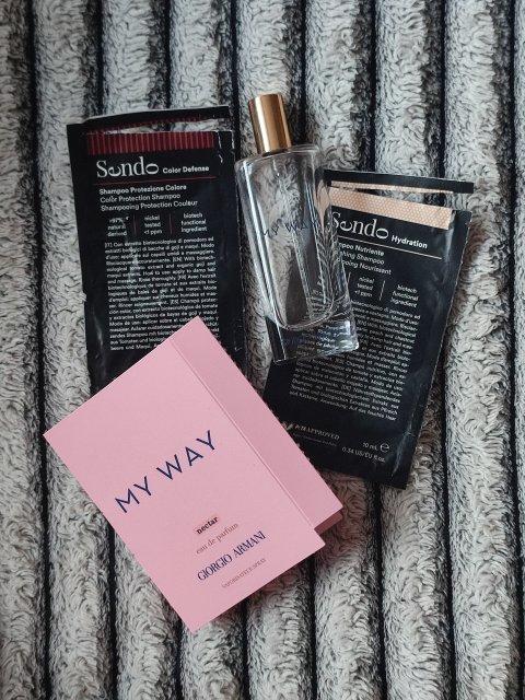 Denkowanie część druga :) Grudzień, kosmetyki w świątecznych opakowaniach lub w świątecznych kolorach: czerwonym, zielonym i złotym 