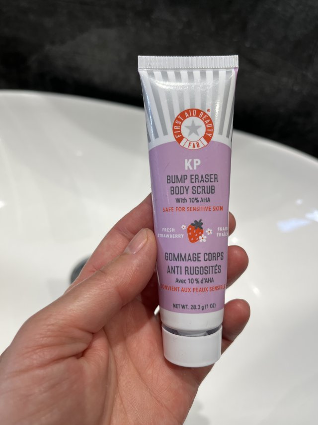 Denkowanie część druga :) Grudzień, kosmetyki w świątecznych opakowaniach lub w świątecznych kolorach: czerwonym, zielonym i złotym 