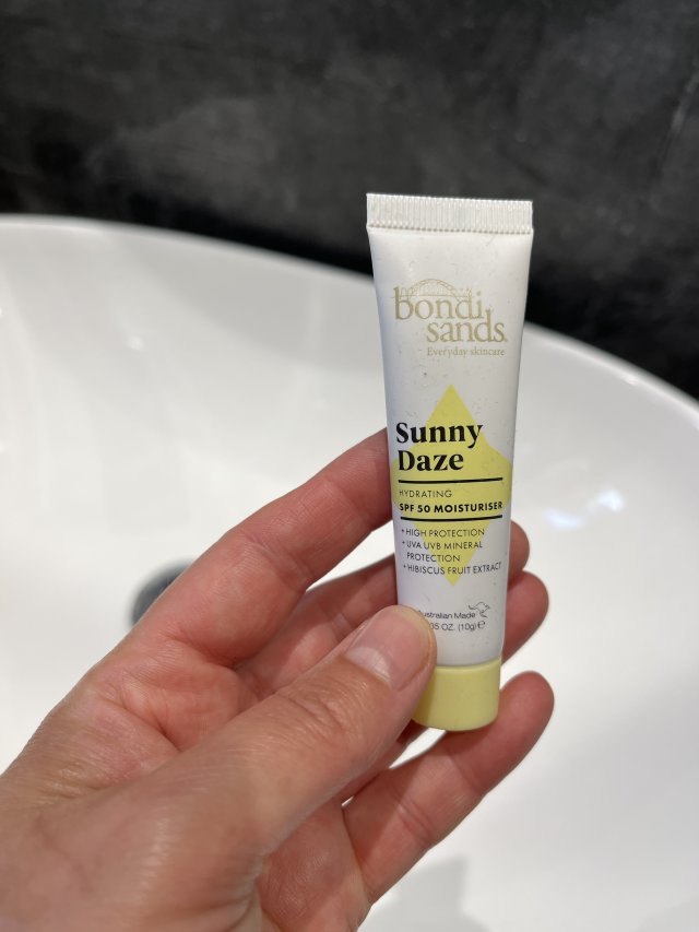 Denkowanie część druga :) Grudzień, kosmetyki w świątecznych opakowaniach lub w świątecznych kolorach: czerwonym, zielonym i złotym 