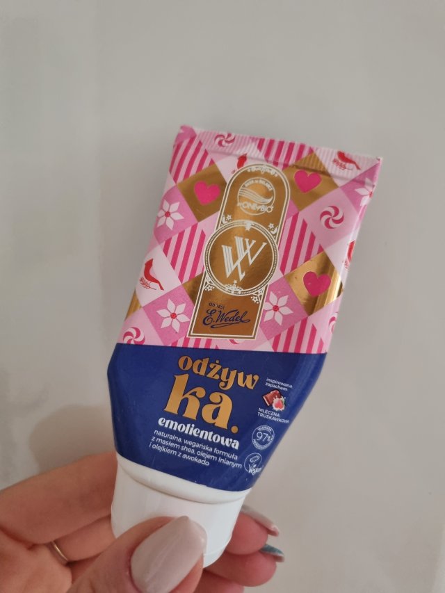 Denkowanie część druga :) Grudzień, kosmetyki w świątecznych opakowaniach lub w świątecznych kolorach: czerwonym, zielonym i złotym 