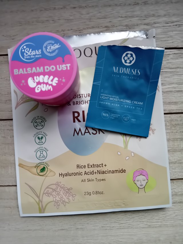 Denkowanie część druga :) Grudzień, kosmetyki w świątecznych opakowaniach lub w świątecznych kolorach: czerwonym, zielonym i złotym 