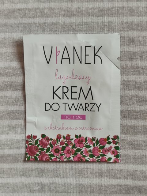 Denkowanie część druga :) Grudzień, kosmetyki w świątecznych opakowaniach lub w świątecznych kolorach: czerwonym, zielonym i złotym 