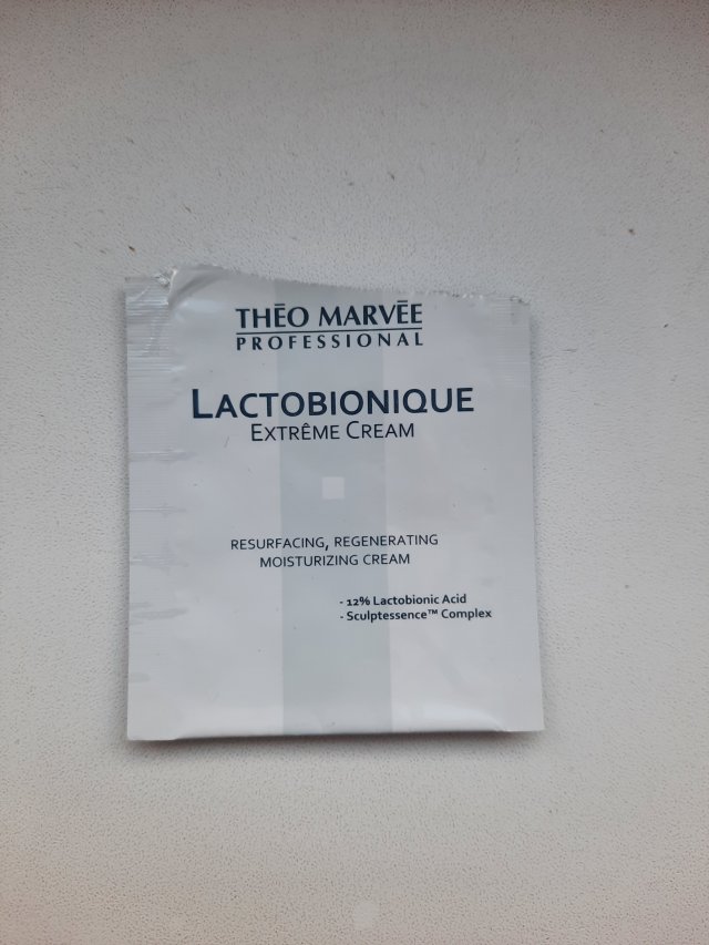 Denkowanie część druga :) Grudzień, kosmetyki w świątecznych opakowaniach lub w świątecznych kolorach: czerwonym, zielonym i złotym 