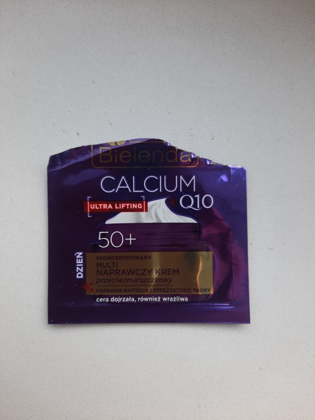 Denkowanie część druga :) Grudzień, kosmetyki w świątecznych opakowaniach lub w świątecznych kolorach: czerwonym, zielonym i złotym 