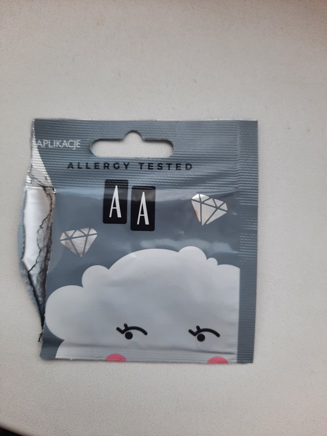 Denkowanie część druga :) Grudzień, kosmetyki w świątecznych opakowaniach lub w świątecznych kolorach: czerwonym, zielonym i złotym 