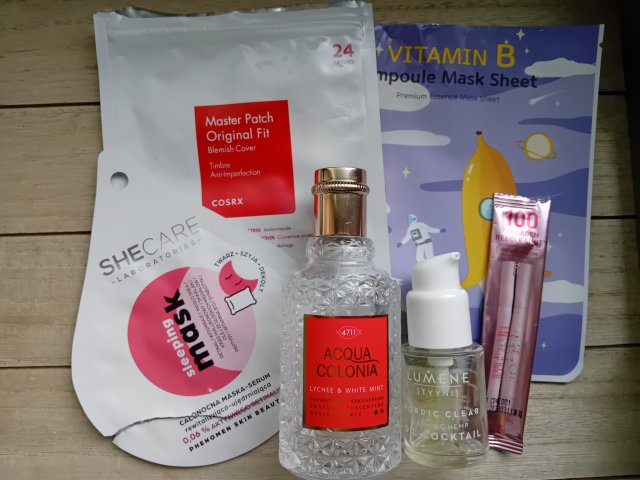 Denkowanie część druga :) Grudzień, kosmetyki w świątecznych opakowaniach lub w świątecznych kolorach: czerwonym, zielonym i złotym 