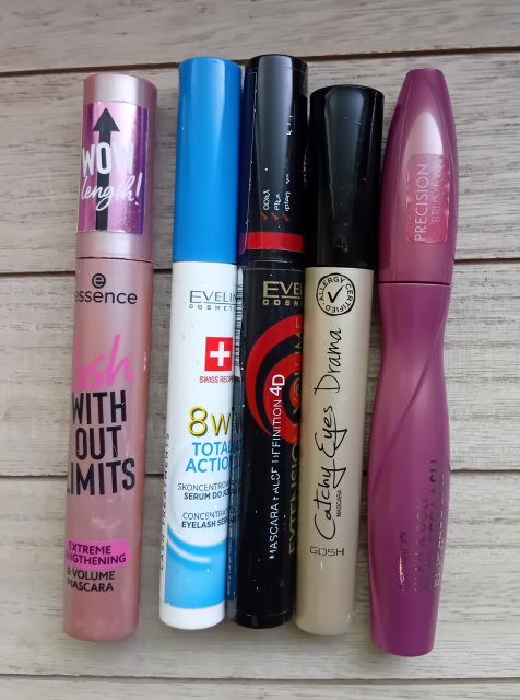 Denkowanie część druga :) Grudzień, kosmetyki w świątecznych opakowaniach lub w świątecznych kolorach: czerwonym, zielonym i złotym 