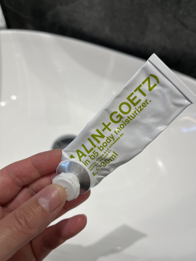 Denkowanie część druga :) Grudzień, kosmetyki w świątecznych opakowaniach lub w świątecznych kolorach: czerwonym, zielonym i złotym 