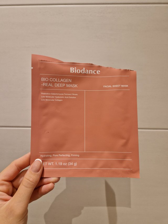 Denkowanie część druga :) Grudzień, kosmetyki w świątecznych opakowaniach lub w świątecznych kolorach: czerwonym, zielonym i złotym 