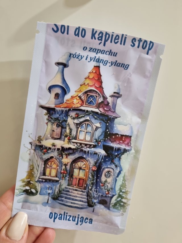 Denkowanie część druga :) Grudzień, kosmetyki w świątecznych opakowaniach lub w świątecznych kolorach: czerwonym, zielonym i złotym 