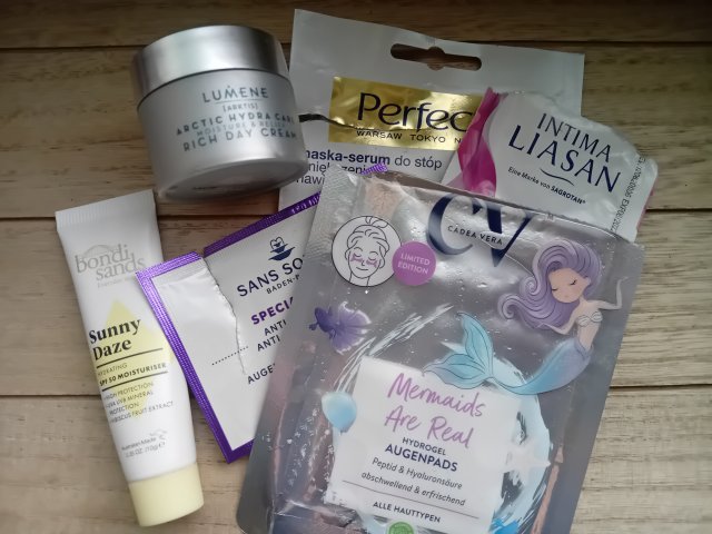 Denkowanie część druga :) Grudzień, kosmetyki w świątecznych opakowaniach lub w świątecznych kolorach: czerwonym, zielonym i złotym 