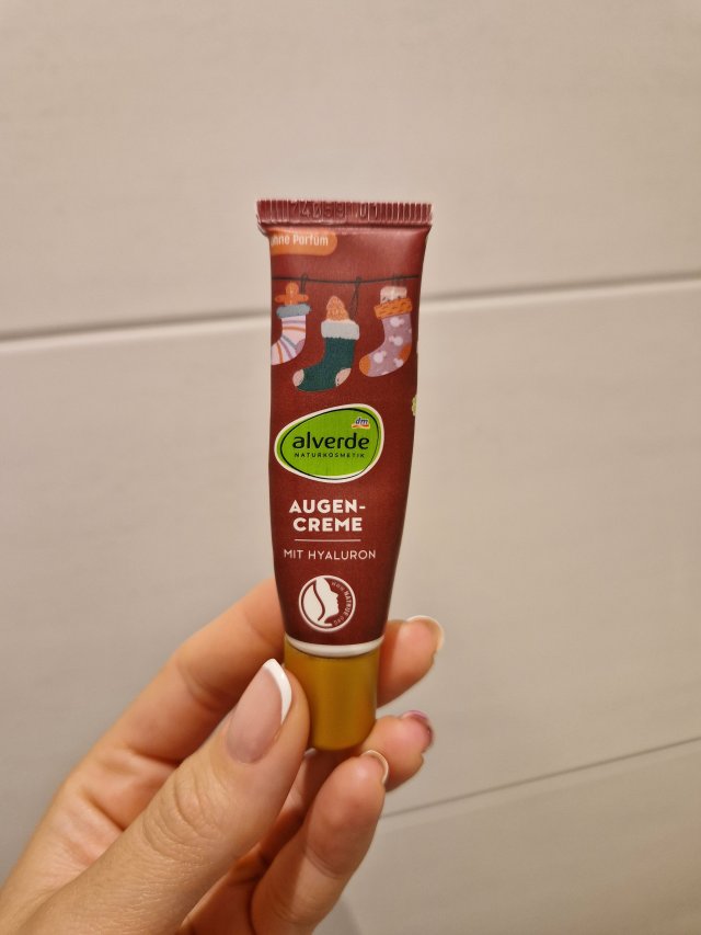 Denkowanie część druga :) Grudzień, kosmetyki w świątecznych opakowaniach lub w świątecznych kolorach: czerwonym, zielonym i złotym 