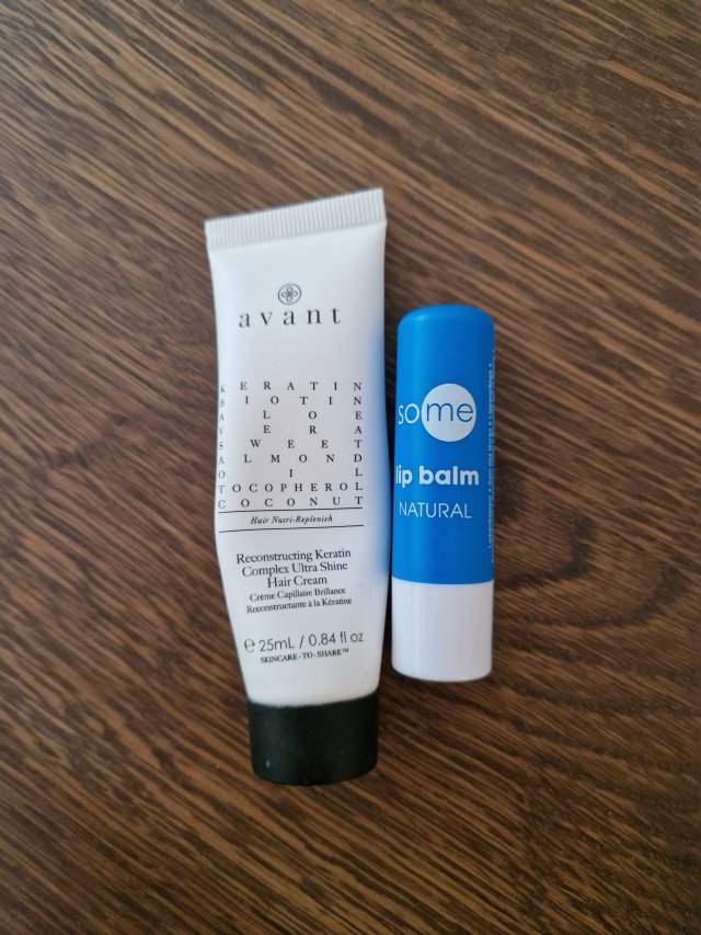 Denkowanie część druga :) Grudzień, kosmetyki w świątecznych opakowaniach lub w świątecznych kolorach: czerwonym, zielonym i złotym 