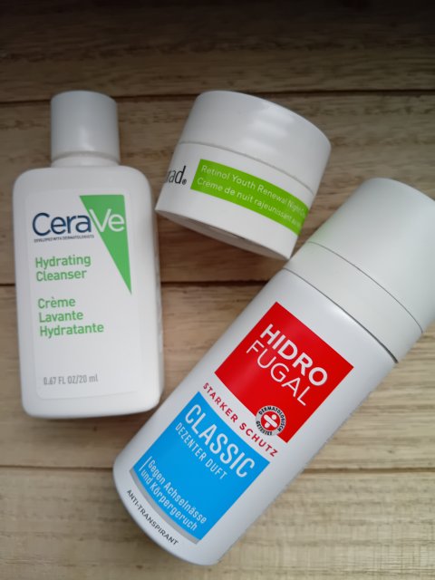 Denkowanie część druga :) Grudzień, kosmetyki w świątecznych opakowaniach lub w świątecznych kolorach: czerwonym, zielonym i złotym 