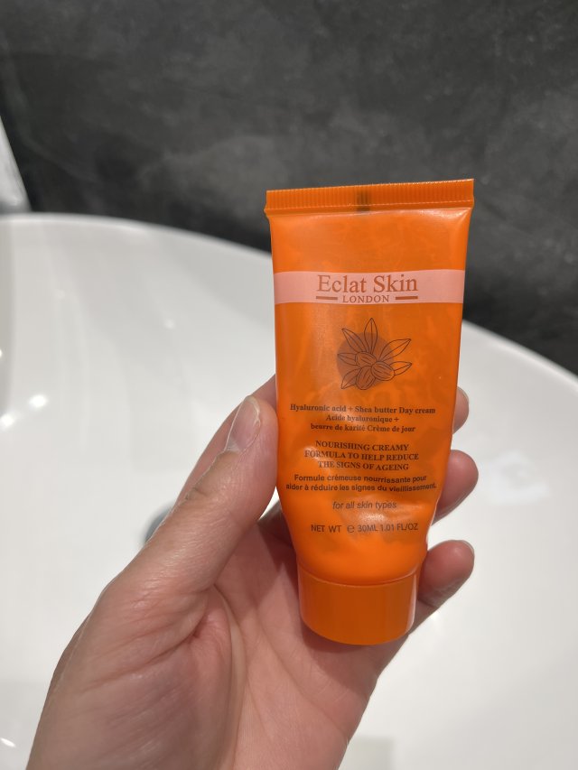 Denkowanie część druga :) Grudzień, kosmetyki w świątecznych opakowaniach lub w świątecznych kolorach: czerwonym, zielonym i złotym 