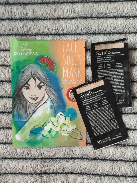 Denkowanie część druga :) Grudzień, kosmetyki w świątecznych opakowaniach lub w świątecznych kolorach: czerwonym, zielonym i złotym 