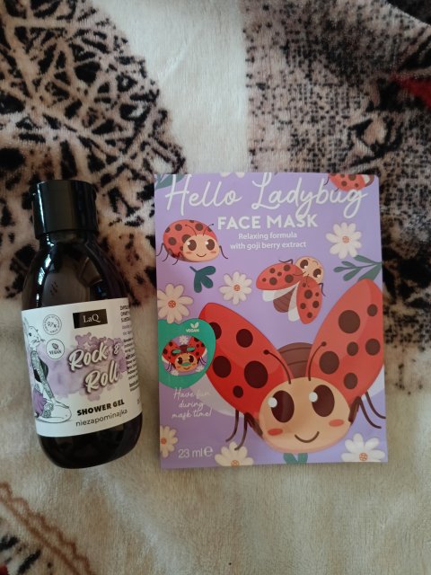 Denkowanie część druga :) Grudzień, kosmetyki w świątecznych opakowaniach lub w świątecznych kolorach: czerwonym, zielonym i złotym 