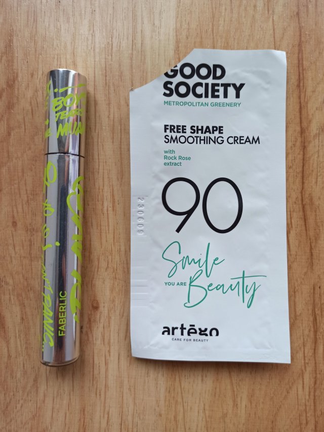 Denkowanie część druga :) Grudzień, kosmetyki w świątecznych opakowaniach lub w świątecznych kolorach: czerwonym, zielonym i złotym 