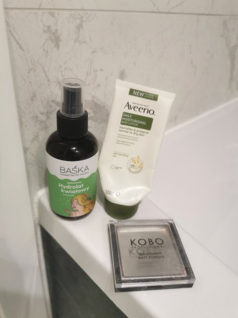 Denkowanie część druga :) Grudzień, kosmetyki w świątecznych opakowaniach lub w świątecznych kolorach: czerwonym, zielonym i złotym 