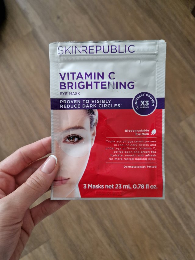 Denkowanie część druga :) Grudzień, kosmetyki w świątecznych opakowaniach lub w świątecznych kolorach: czerwonym, zielonym i złotym 