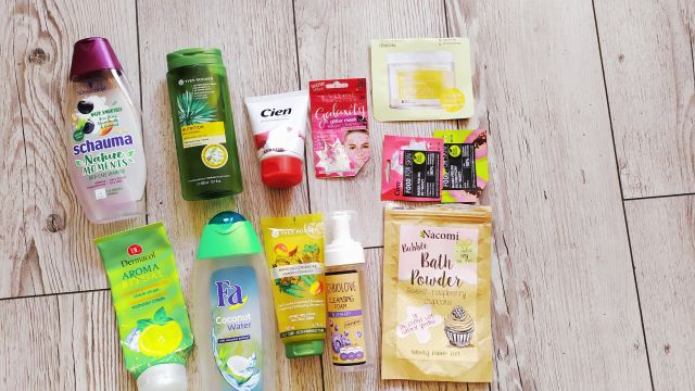 akcja denkowanie! grudzień - kosmetyki w świątecznych opakowaniach i świątecznych kolorach 🎄❄️⛄🎀🎁🎅