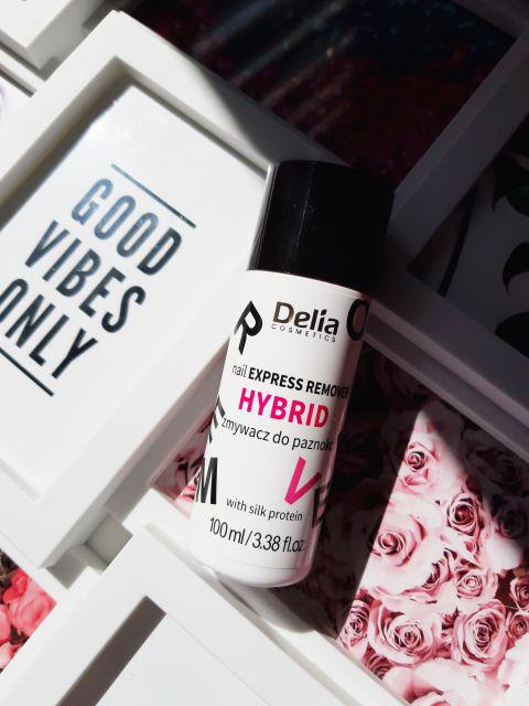 Delia Zmywacz do lakieru hybrydowego, Z proteinami jedwabiu