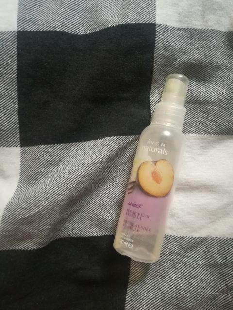 Avon Pachnąca mgiełka do ciała Słodka Śliwka i Wanilia