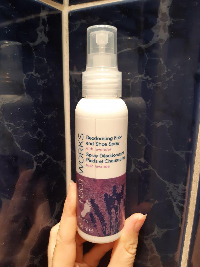 Avon Foot Works, Spray do stóp i obuwia z ochroną przeciw zapachową, Lawendowy 