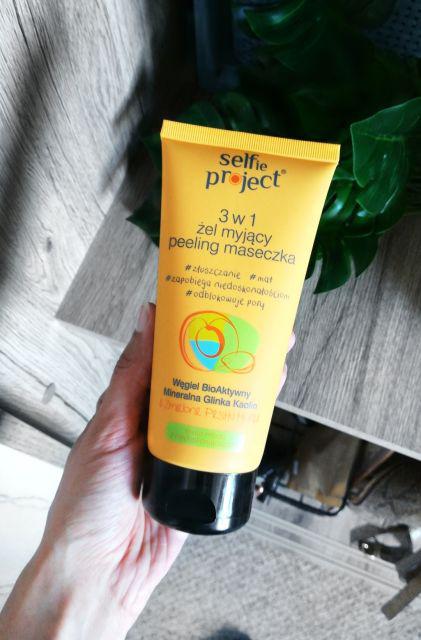 Selfie Project Żel, peeling i maseczka do twarzy, 3w1, Myjący, Węgiel BioAktywny, Mineralna glinka kaolin & zmielone pestki moreli