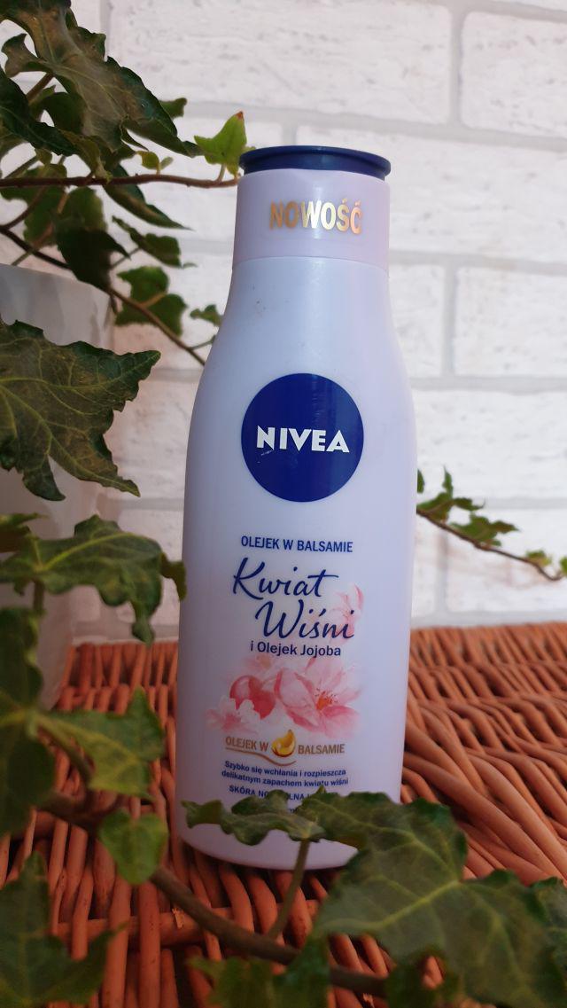 Nivea Olejek w balsamie, Kwiat Wiśni i olejek jojoba, Skóra normalna i sucha