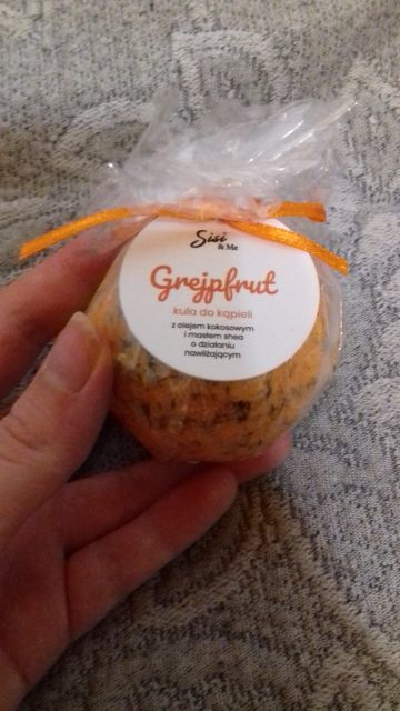 Sisi&Me Kula do kąpieli, Grejpfrut, Z olejkiem kokosowym i masłem Shea, Działanie nawilżające