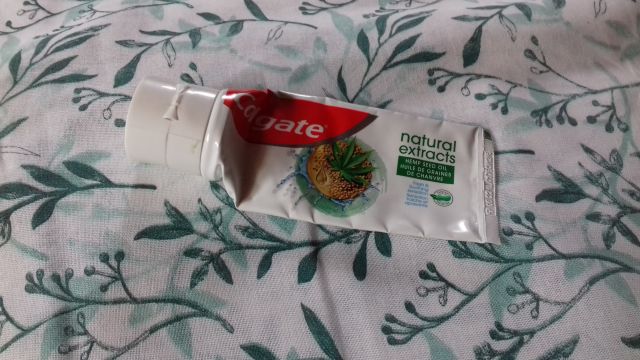 Colgate Pasta do zębów, Natural Extracts, Olej z nasion konopi