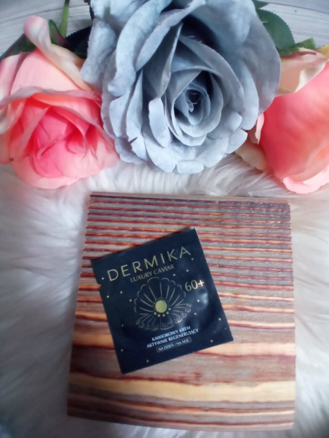 Dermika Luxury Caviar, Krem do twarzy, Kawiorowy, Aktywnie regenerujący, Na dzień i na noc, 60+