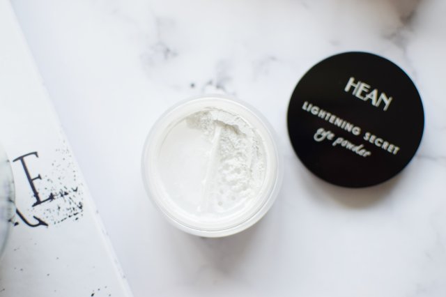 HEAN Lightening Secret, Puder pod oczy, Rozświetlający, Ultralekki