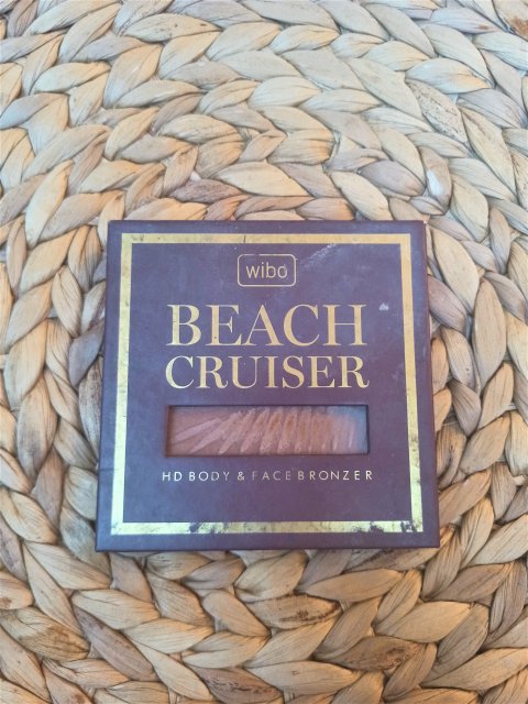 Wibo Beach Cruiser, HD Body & Face Bronzer, Perfumowany bronzer do twarzy i ciała, nr 02 Cafe Creme