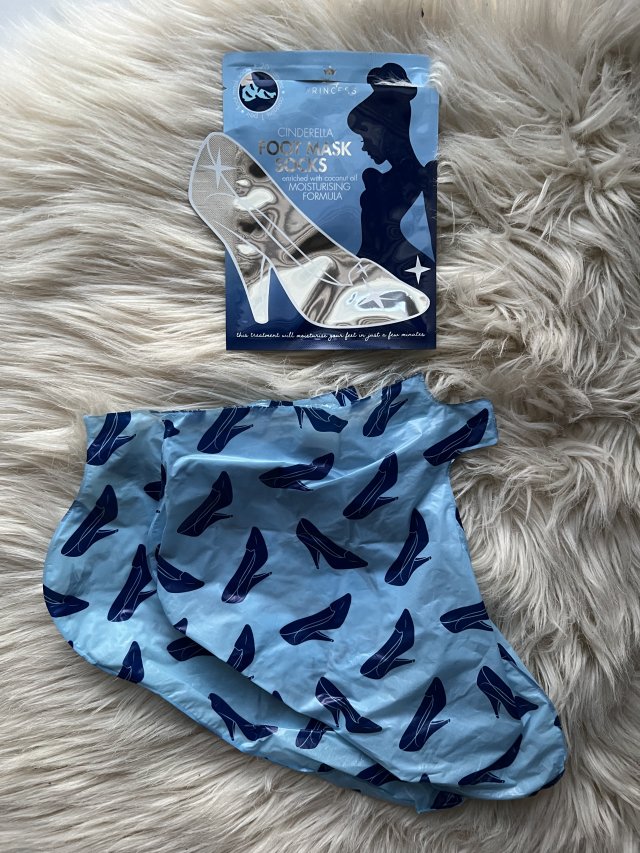 Topbrands Europe B.V. Disney Princess, Maska do stóp, Cinderella Foot Mask Socks, Formuła nawilżająca