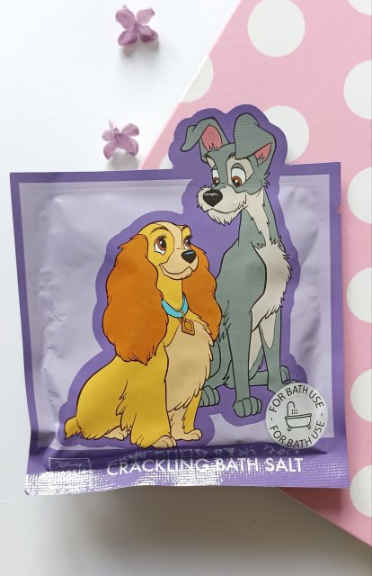 Topbrands Europe B.V. Disney Classics, Sól do kąpieli, Musująca, Zakochany kundel 