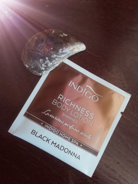 Indigo Balsam do ciała Richness Shimmer, Black Madonna 