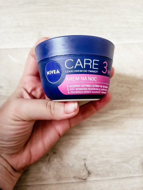 Nivea Care, Lekki krem do twarzy na noc