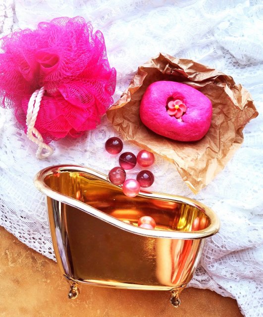 LUSH Kostka do kąpieli, Bubble Bar, Creamy Candy