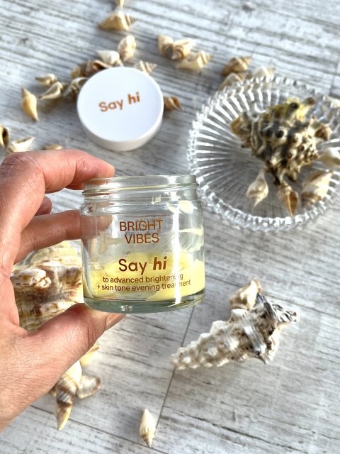 SAY HI Bright Vibes, Krem rozjaśniający przebarwienia 