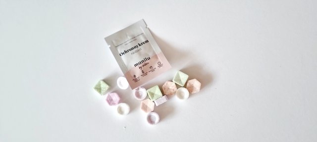 manilu Krem do twarzy, Ochronny, Na dzień, Bioferment z aceroli, ekstrakt z miłorzębu i olej z nasion malin