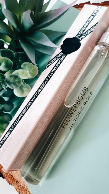 Perfumy Viktor&Rolf (Flowerbomb  oraz Flowerbomb Nectar) 
