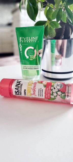 Uzupełnienie zapasów kosmetycznych zestaw kosmetyków