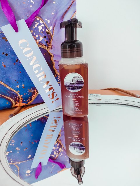 Bath & Body Works Mydło w piance, Berry Waffle Cone