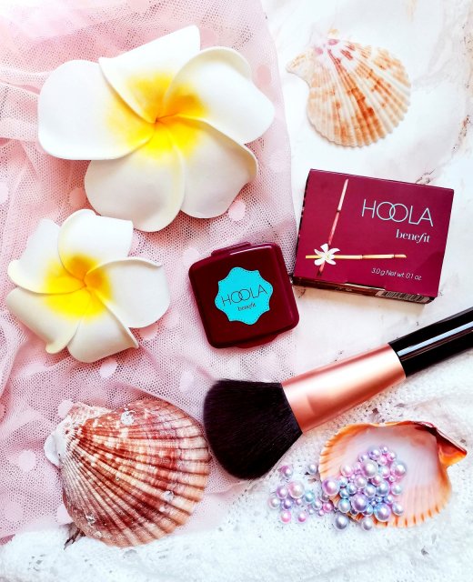 BeneFit Bronzer do twarzy, Hoola