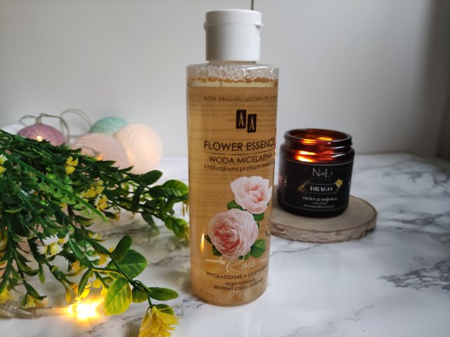 AA Flower Essence, Woda micelarna z naturalnymi płatkami kwiatów, Rose