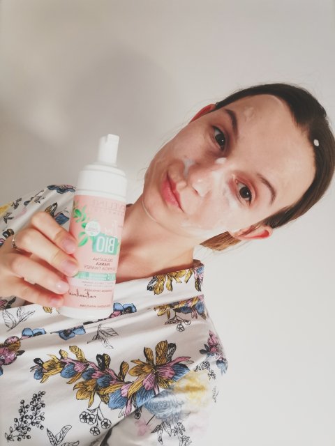 Eveline I'm BIO, Pianka do mycia twarzy, Oczyszczająca i wygładzającą, Ekstrakt z arbuza, banana i bioolejek z pestek malin, Cera sucha i wrażliwa