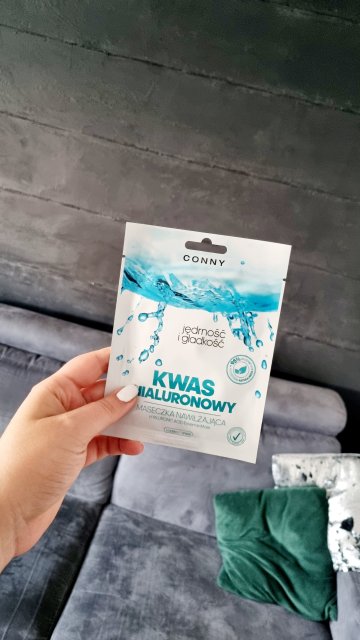 Maseczka na tkaninie z kwasem hialuronowym