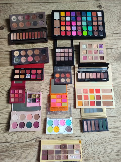 BPerfect Cosmetics Stacey Marie Carnival, XL Pro Palette, Paleta cieni do powiek